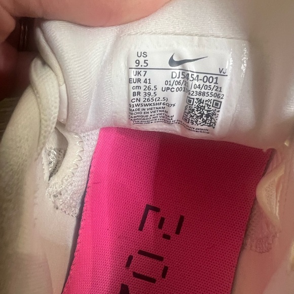 Women's Nike Zoom X Invincible Run Flyknit Running Shoes - Picture 2 of 15